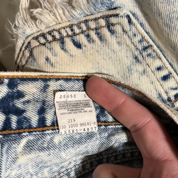 Levi's 560 Loose Fit Cutoff Denim Shorts VINTAGE Size 10 Tie-Dye Blue White - Picture 9 of 9